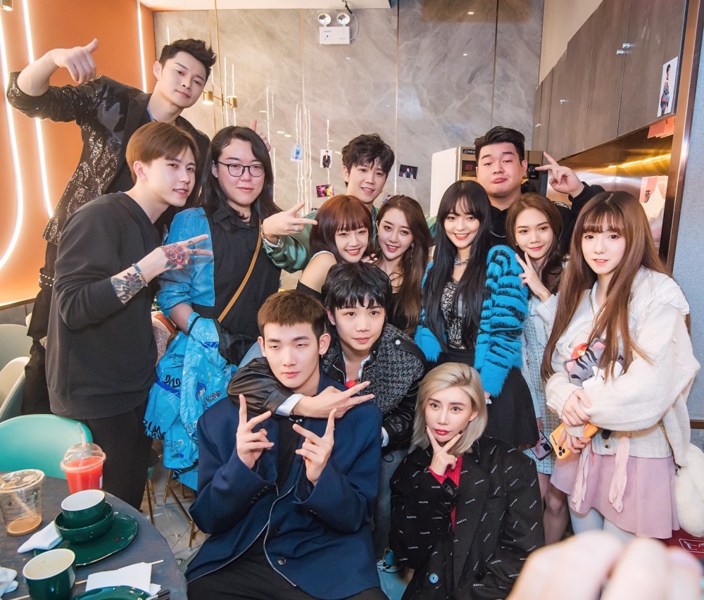 13位超级网红大合照,粉丝累计超过1个亿,但却没几个人认识?