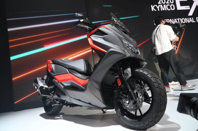 光阳带鸟嘴的adv踏板dt x360发布,倒三轮版ak550亮相