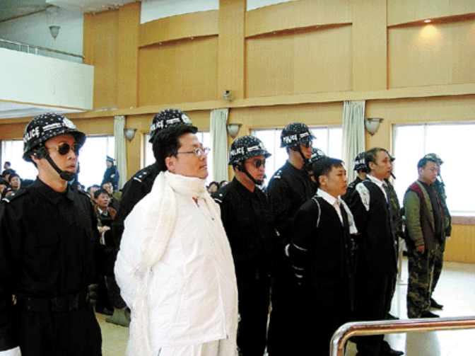 这次的事故让汪兴意识到自己对袁宝璟已经构不成威胁,因此他直接向