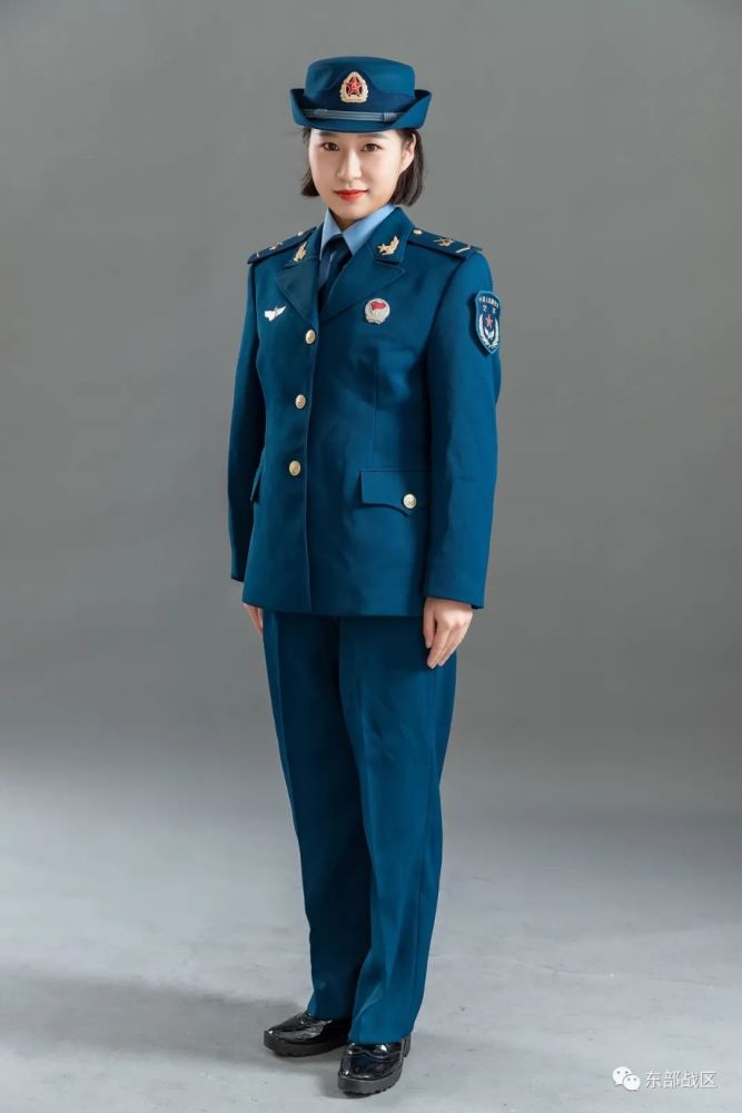 空军地勤女兵图片