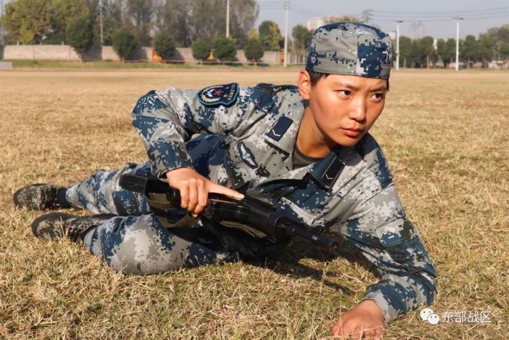 空军女兵飒
