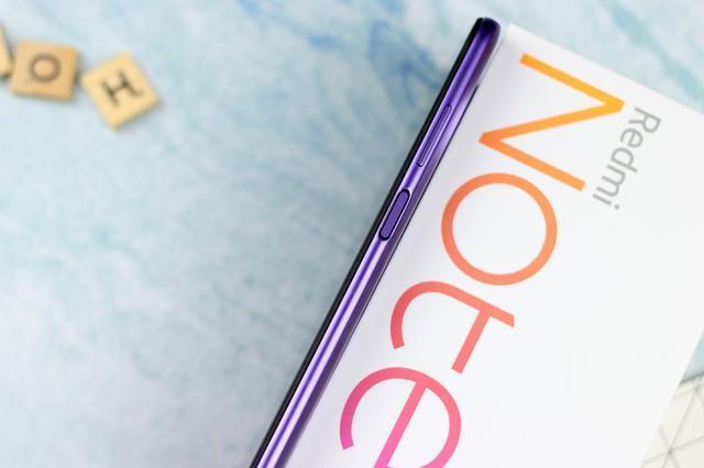 而且还有nfc,线性马达以及红外遥控这样的特色功能,确实找不出明显的