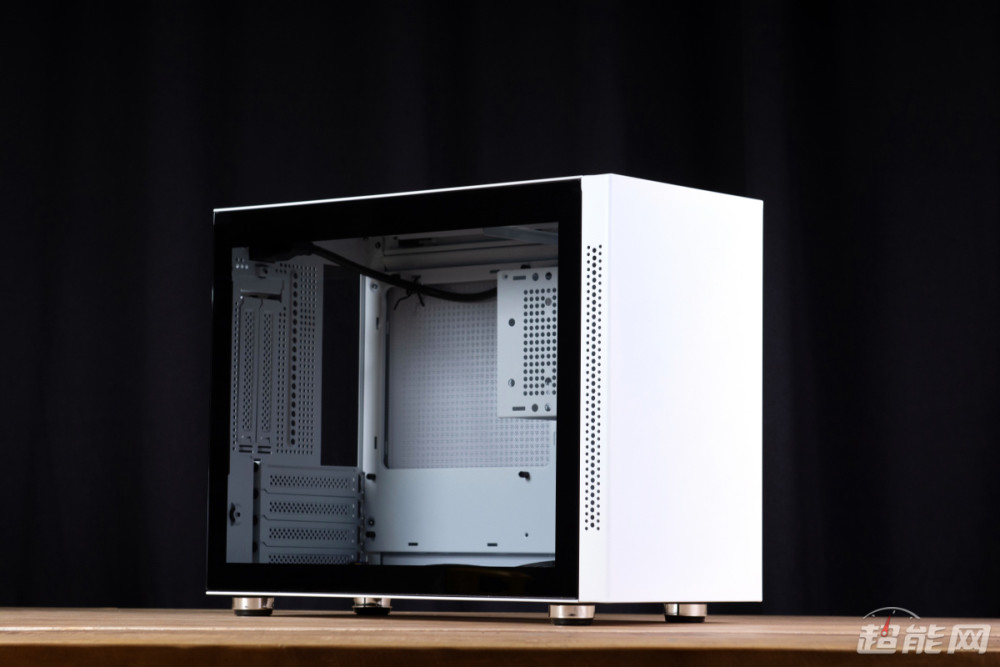 先马趣造im白色款机箱首发图赏让快乐增加一种色彩