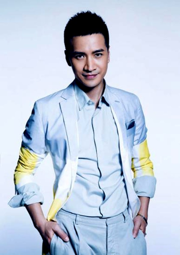 为了自己的事业,决然的放弃和睦的家庭跟何超盈走到了一起