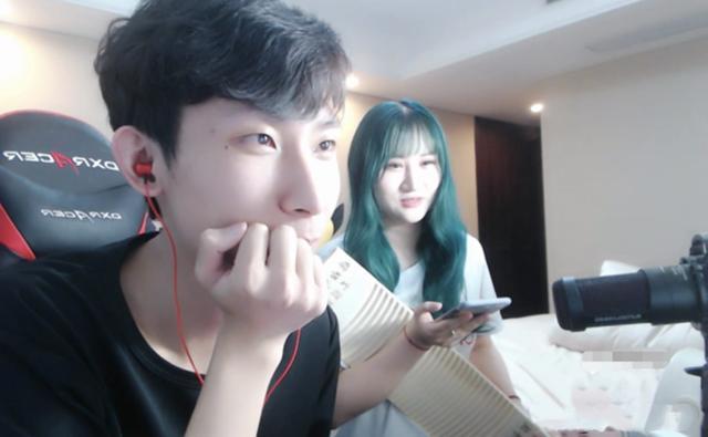 鸽子兮直播操作失误,暴露了后台收入,看到金额,粉丝们羡慕了