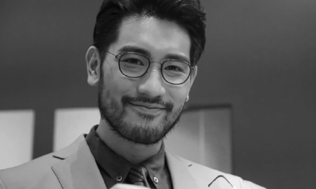 高以翔爸妈出演mv画面曝光二哥床头摆放着兄弟合影侄子首次露面