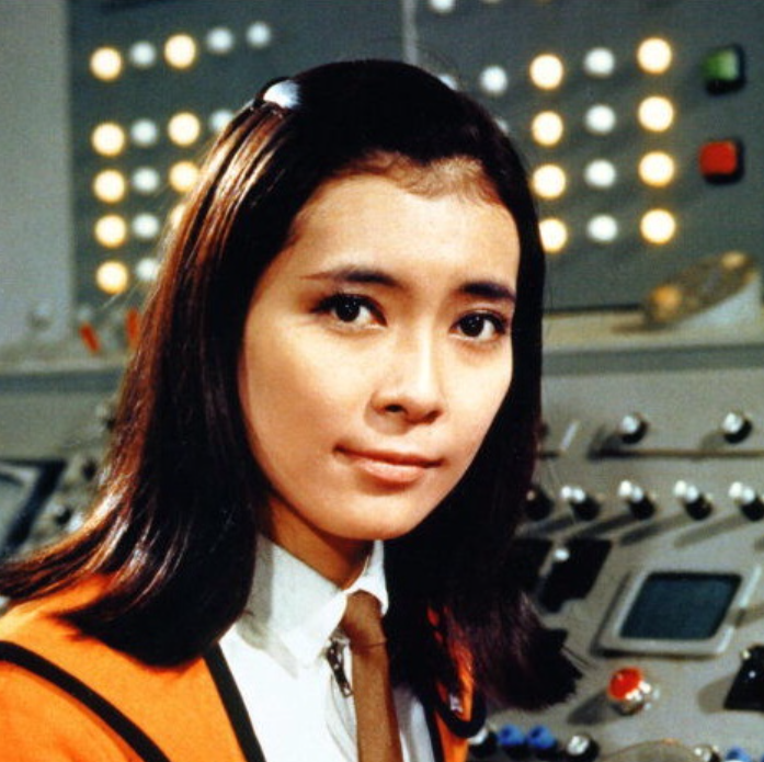 本作的主角是曾经被美菲拉斯星人巨大化故意的富士明子,面对黑暗扎基