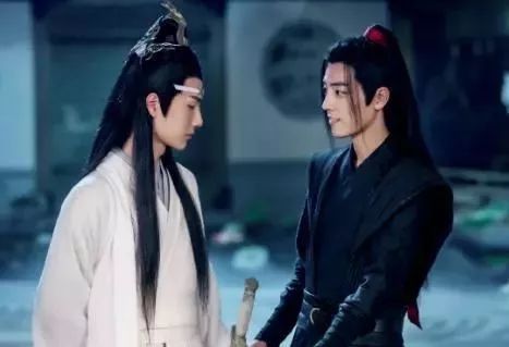 陈情令 花絮 王一博近距离拍摄肖战 看到正脸直呼精致男 王一博 肖战 蓝忘机 陈情令