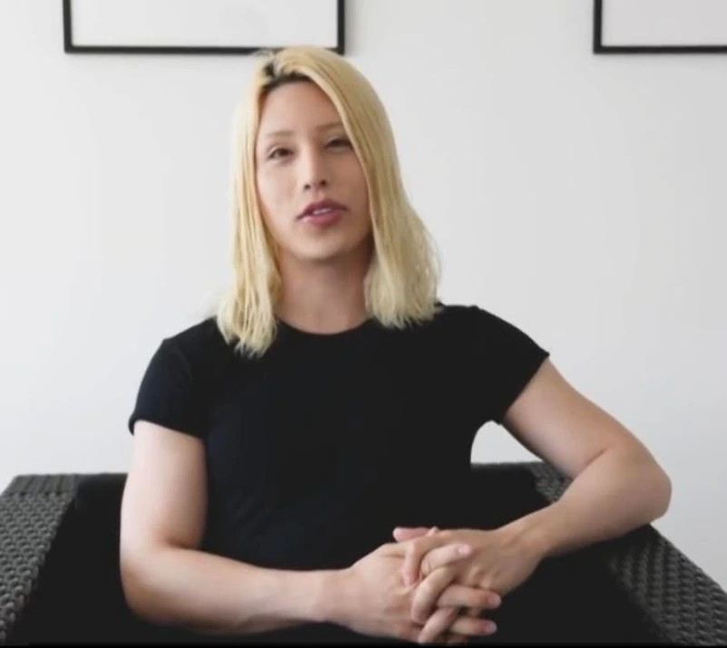 日本第一牛郎罗兰与美女挽手出游曝恋情女方身份已曝光