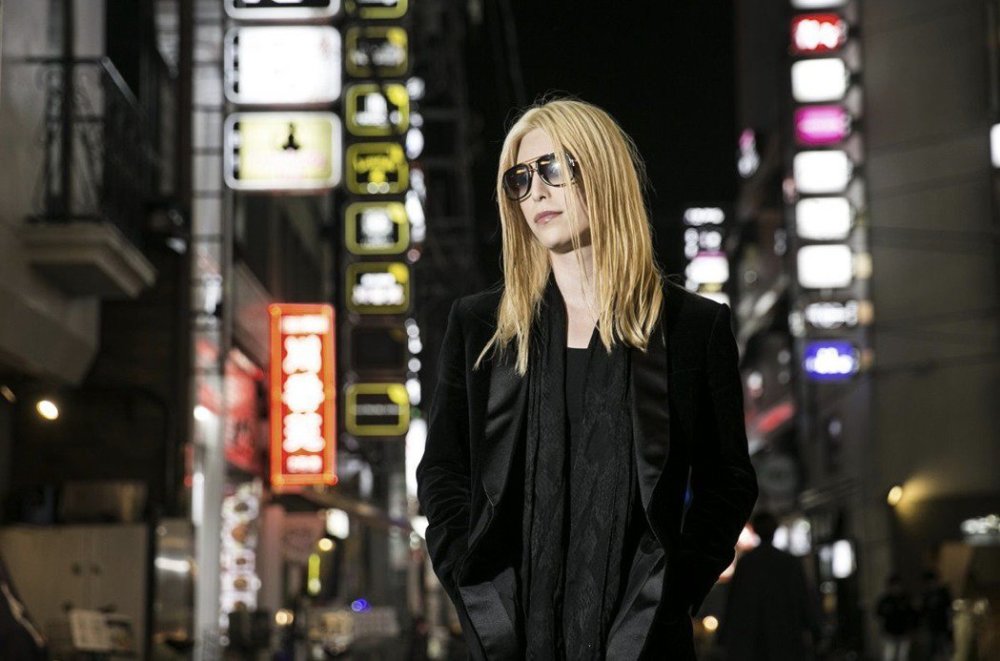 日本第一牛郎罗兰与美女挽手出游曝恋情女方身份已曝光