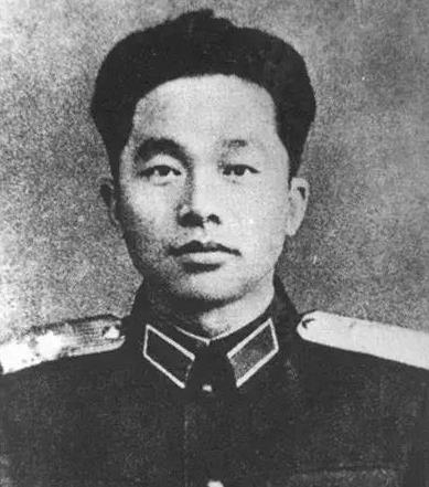 他13岁加入红军,曾是38军政委,勇猛不输梁兴初,授中将时才38岁