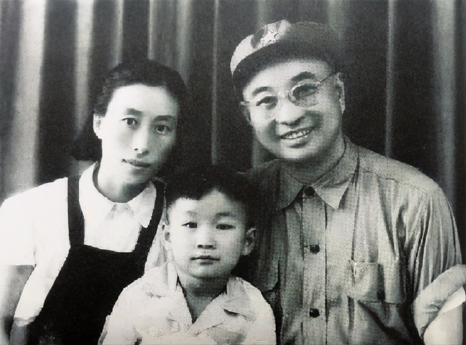 陈赓妻傅涯:革命中嫁给爱情,43岁丈夫去世,独自养大5个孩子_腾讯新闻