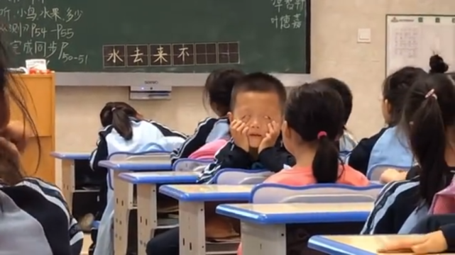 ","哈哈哈可爱,不过还是要认真听讲啦!