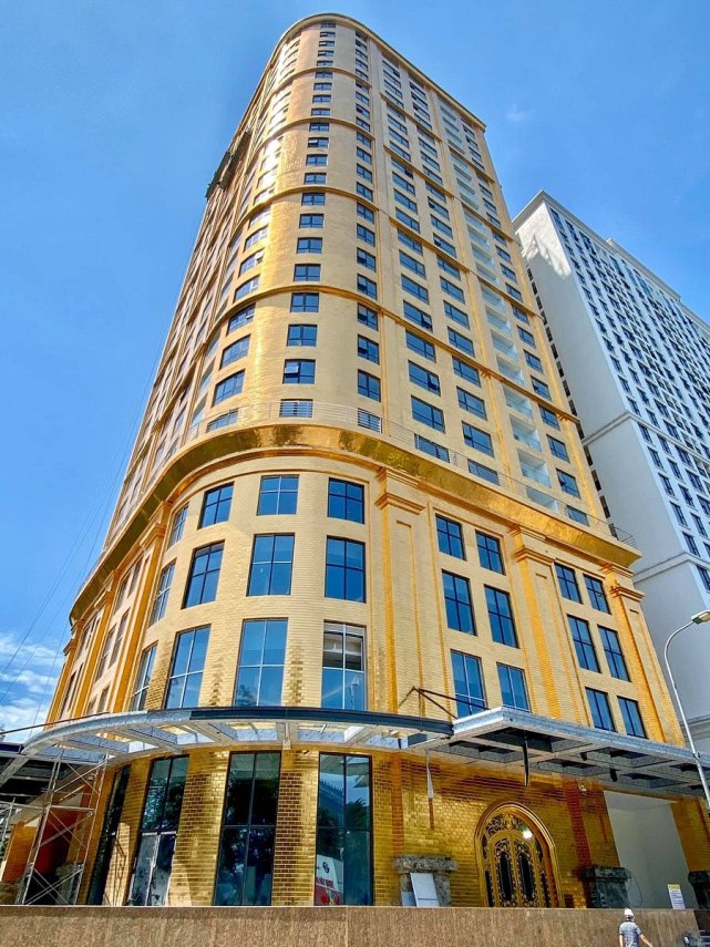 耗费一吨黄金"贴金",越南河内这家酒店太贵气了