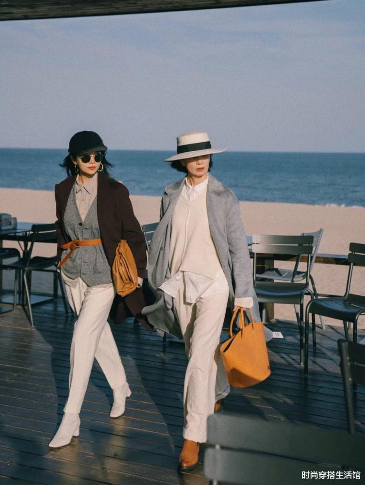 女人过50岁最好不要大衣配打底裤!学三木妈妈这样穿,洋气又减龄