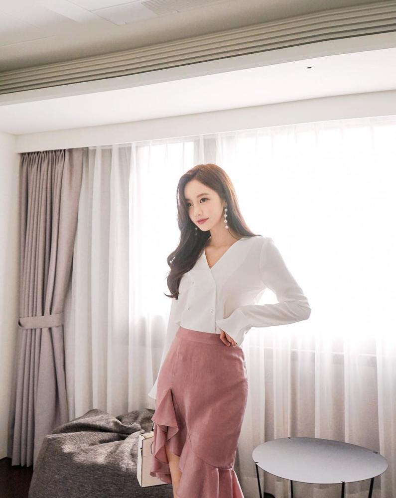 孙允珠婉约百合矜持纯丝雪纺阔袖衫