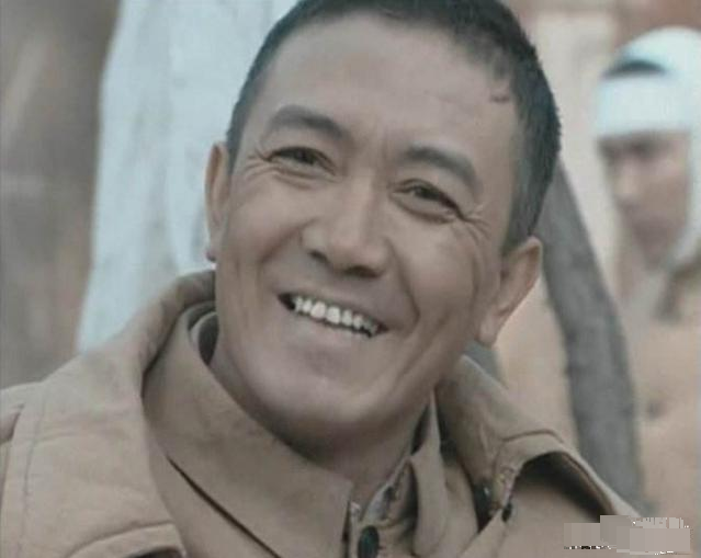 李云龙平反后段鹏拿出4样东西在场人看后泣不成声