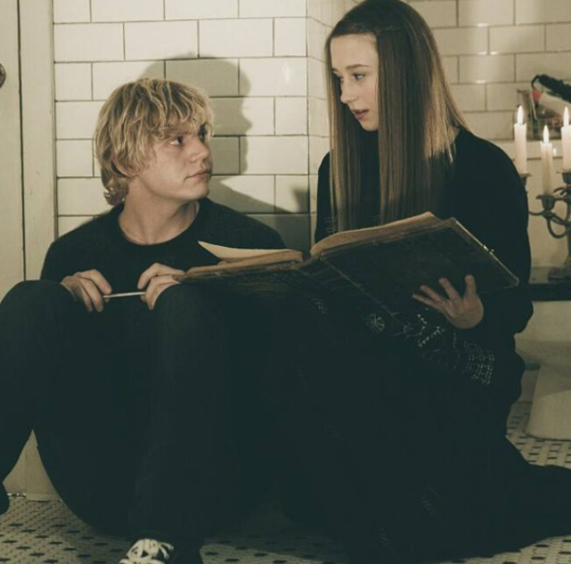 《美国恐怖故事》女演员泰莎·法米加在社交平台上宣布已和男友低调