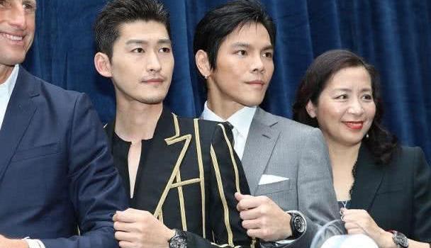 三大型男齐现活动,张翰和向佐梳同款发型有气质,买超也很帅!_腾讯新闻