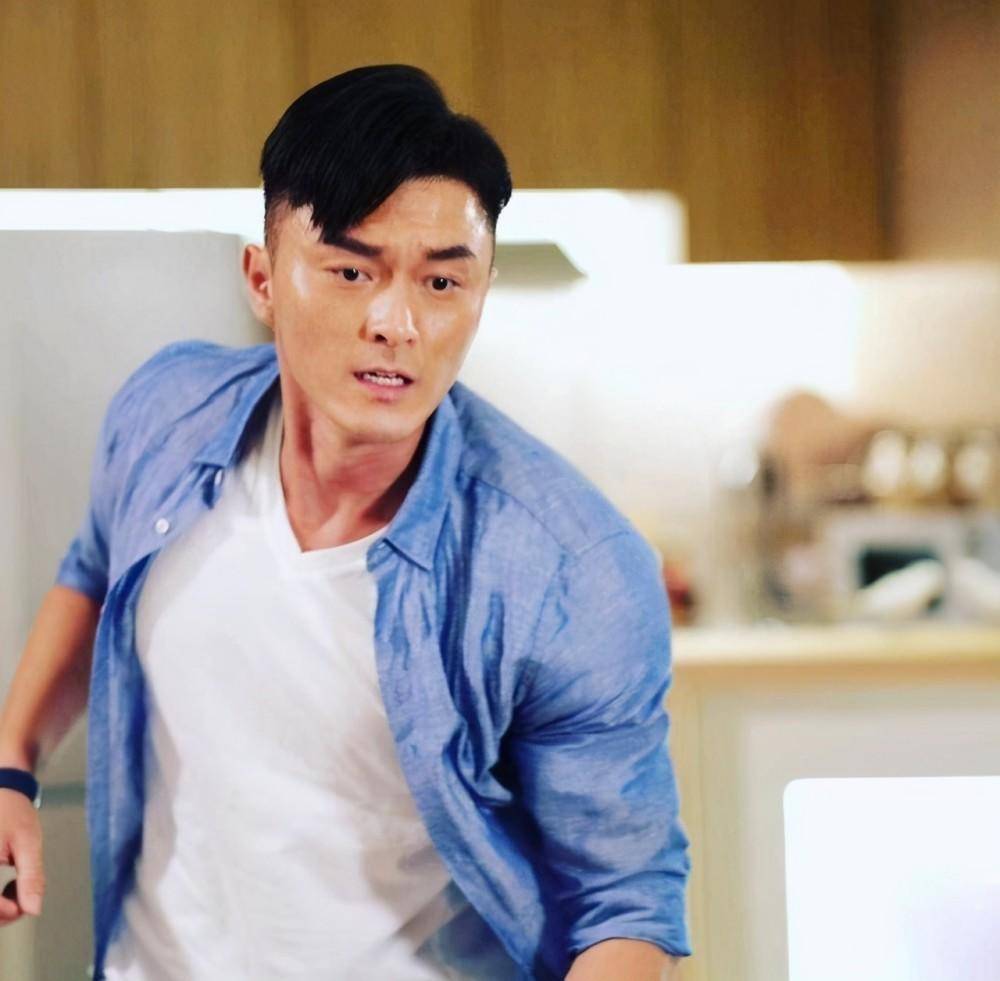 tvb小生杨明开工心情好,获颁最受幕后欢迎男演员奖,直言很荣幸_腾讯