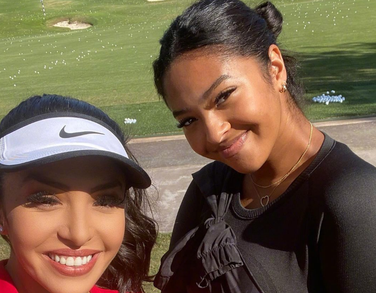 瓦嫂连晒两张照片,曾经科比给她肩膀,如今娜娜成依靠_腾讯新闻