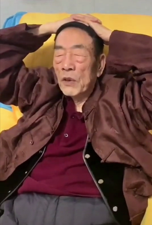 相声泰斗杨少华曝近况88岁不忘练嘴基本功双眼一闭张口就来