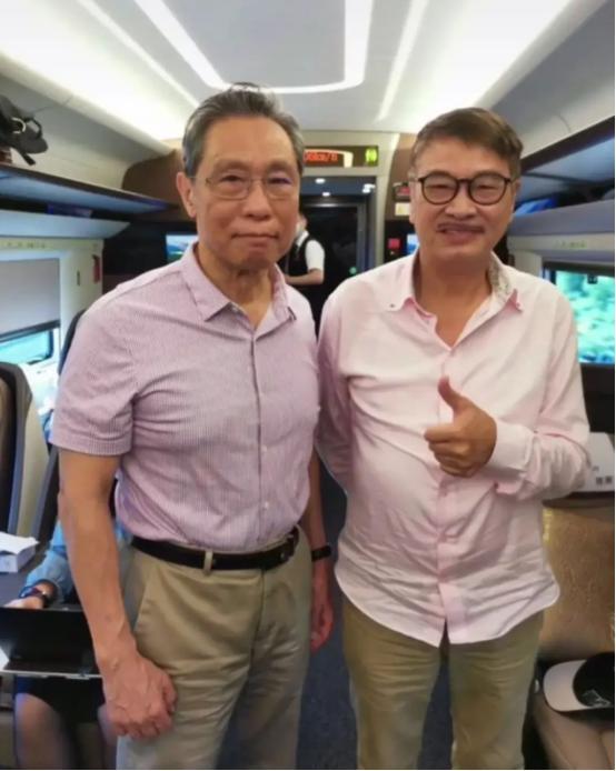 18线艺人沈佳欣质疑钟南山:治好过几个人?因行为恶劣被禁言15天