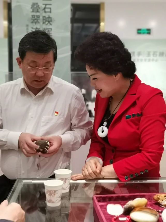 新疆昌吉州玉文化协会会长赵晓萍用心传播玉文化