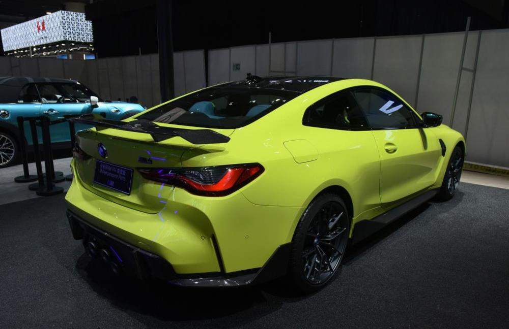 21宝马m4亮相车展,510匹直列六缸4秒内破百,造型很浮夸