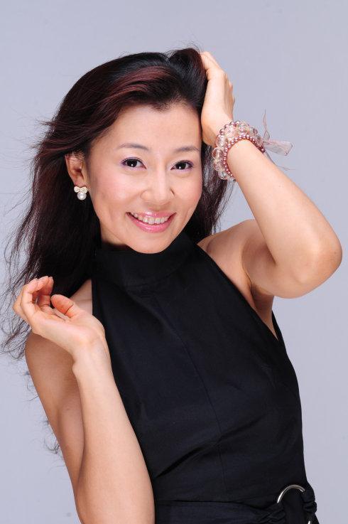 齐妃张雅萌晒儿子近照长相出众像明星被网友认成三阿哥