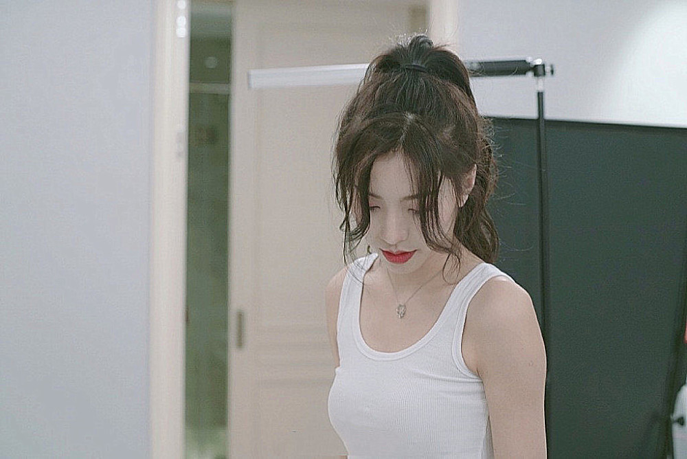 刘思瑶遭网暴人气下跌后开始全网广交朋友看到她的方式牛批