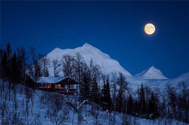 下元节的月亮与月光诗五首,雪月交光夜,瑶台十二层