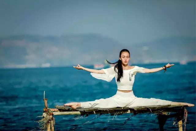 开始健身和功夫瑜伽女神母其弥雅学瑜伽