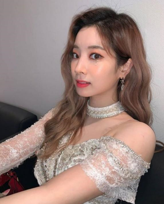 Twice化妆师爆料成员肤质最好top1 这位涂上胭脂 防晒便完妆 化妆师 Twice 防晒 胭脂 肤质 肌肤 韩国