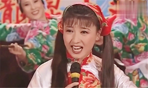 她是国家一级演员亲手拔掉了父亲的呼吸机却被人称为孝子