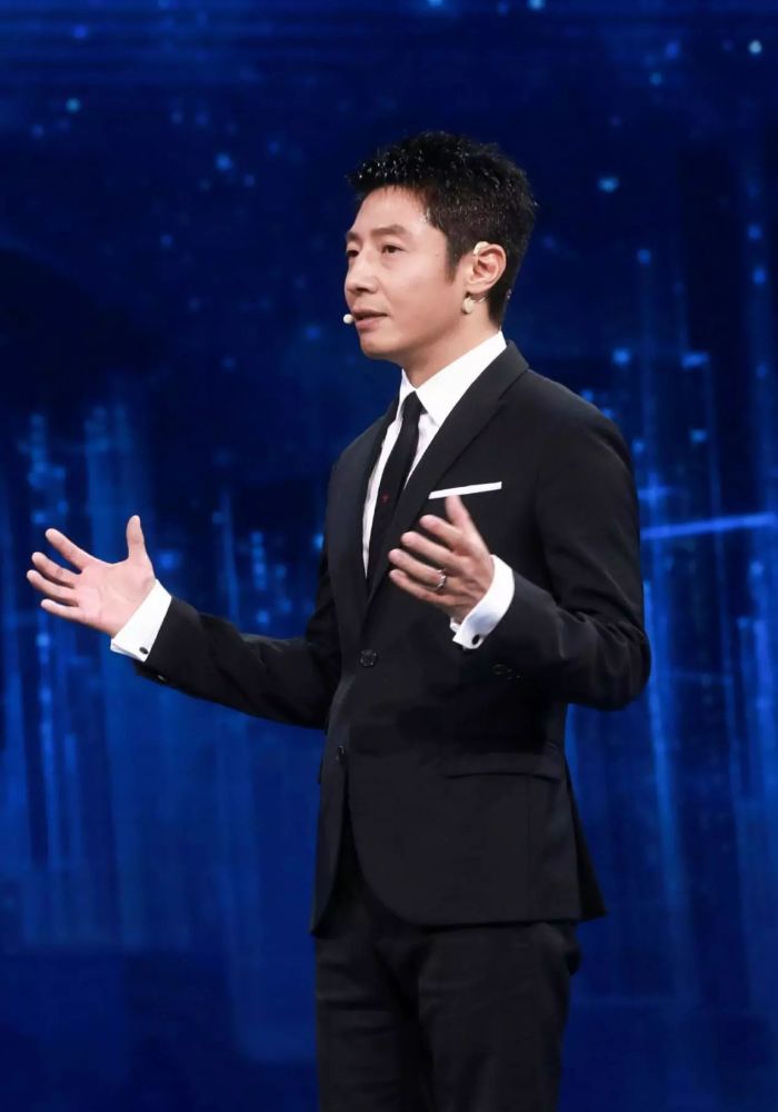 毕业于清华北大的4位明星,一位24岁身价500亿,一位出身学霸之家