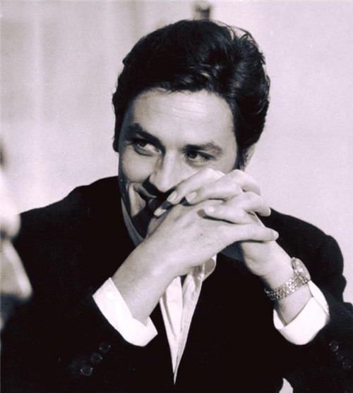 "法国第一美男"阿兰·德龙:多次背叛茜茜公主,今自建36块墓地