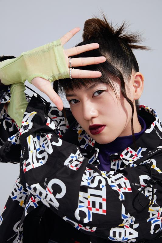 但于贞现在的目标很明确:"我想先把自己rapper(说唱歌手)的属性定