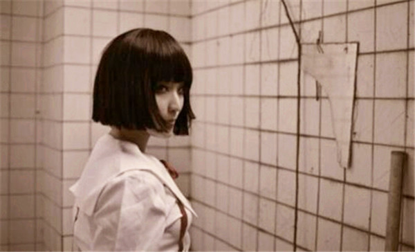 日本诡异歪头姐颈部扭曲脸色惨白难道日本都市传说是真的