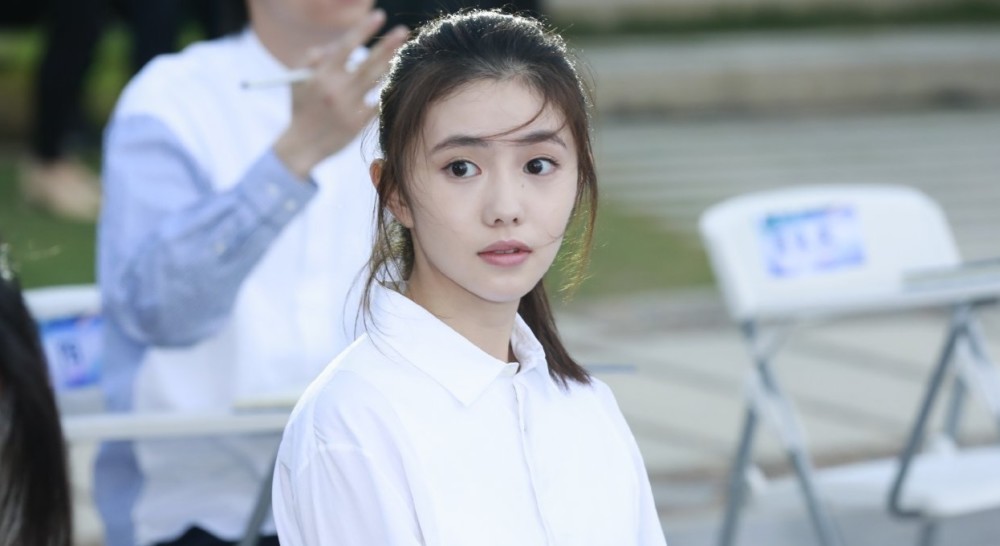 刘浩存新任谋女郎张艺谋称她是周冬雨的接班人