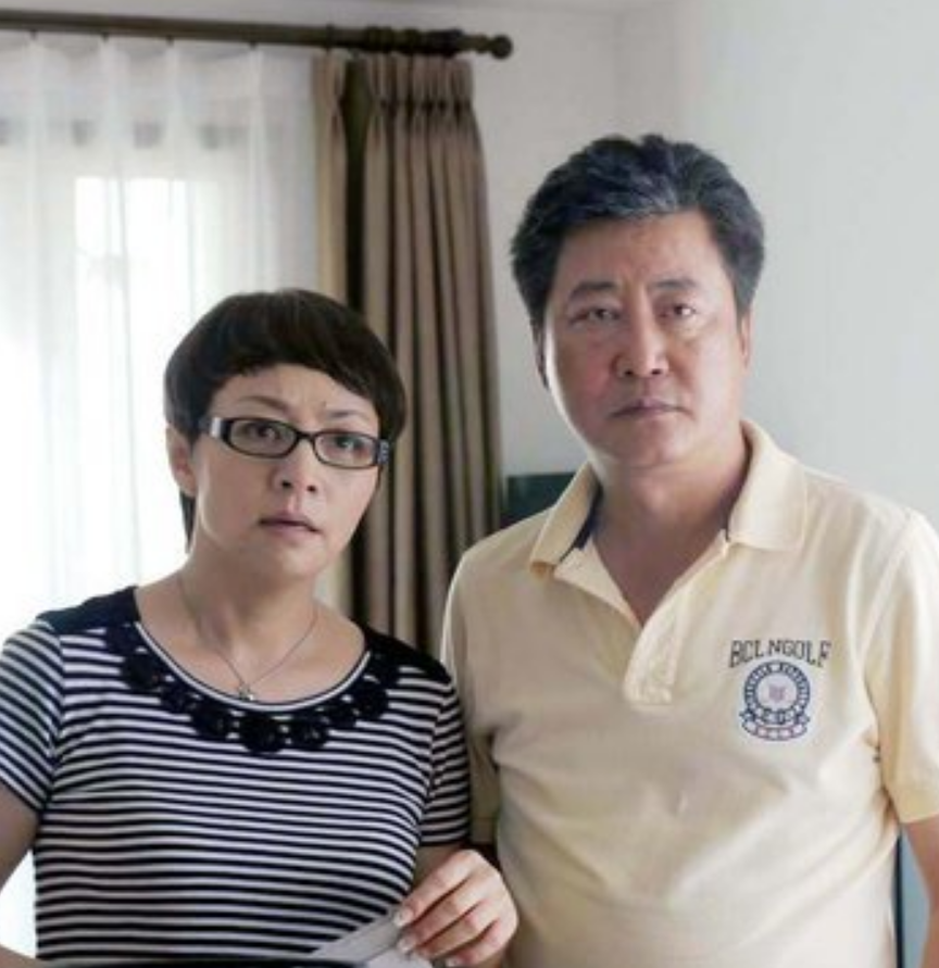 们,在一起发生的事情,也是很有意思的,出演这个作品里面她其中一任丈