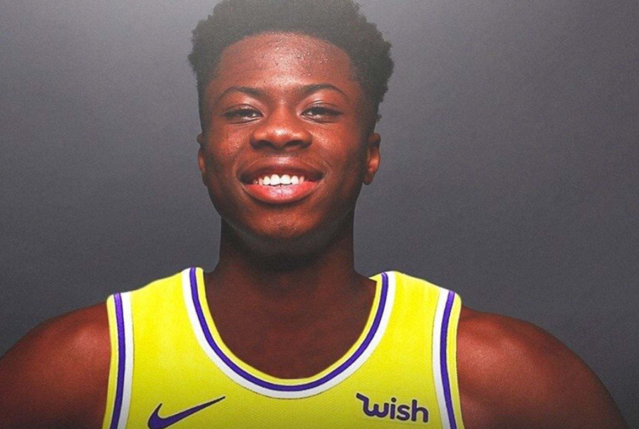 示好字母哥湖人官宣续约字母弟网友调侃浓眉赶紧签约吧