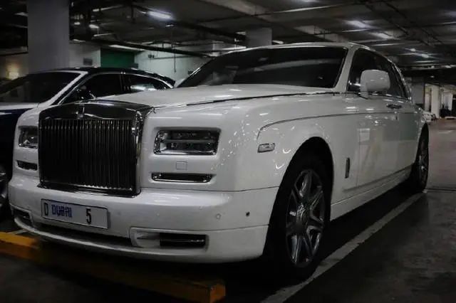 迪拜土豪囤车牌,一年买333块,最贵一块1千万