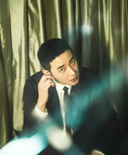 板寸头真火,罗晋也跟上潮流,男生的确头发短点更帅气有精神!