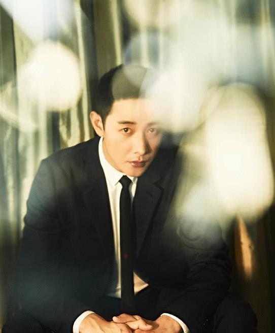 板寸头真火,罗晋也跟上潮流,男生的确头发短点更帅气有精神!