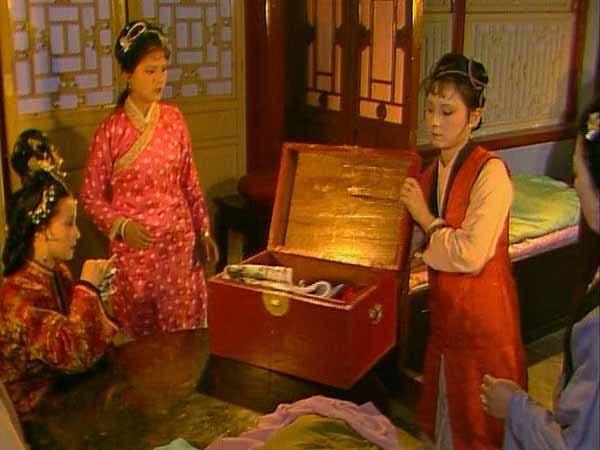 出现了绣春囊不应该追查吗为什么探春强烈反对抄检大观园