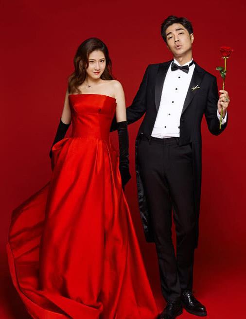 袁成杰携妻子拍写真演绎四套婚纱造型结婚就像他们这样穿