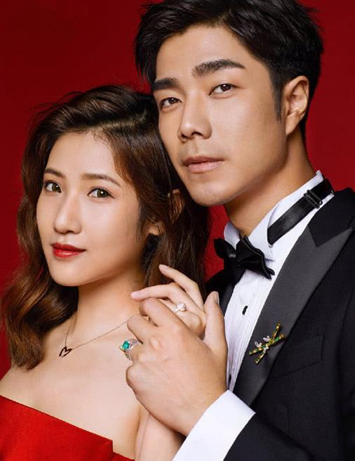 袁成杰携妻子拍写真演绎四套婚纱造型结婚就像他们这样穿