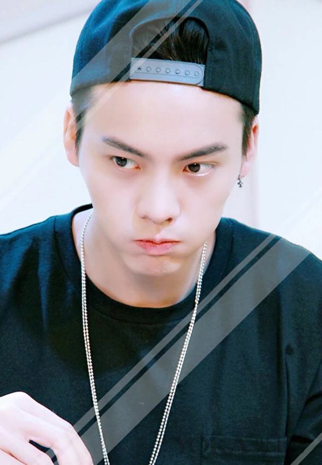 男性最常见的眉形,一字眉太普通,剑眉最流行,五官深邃最适合它