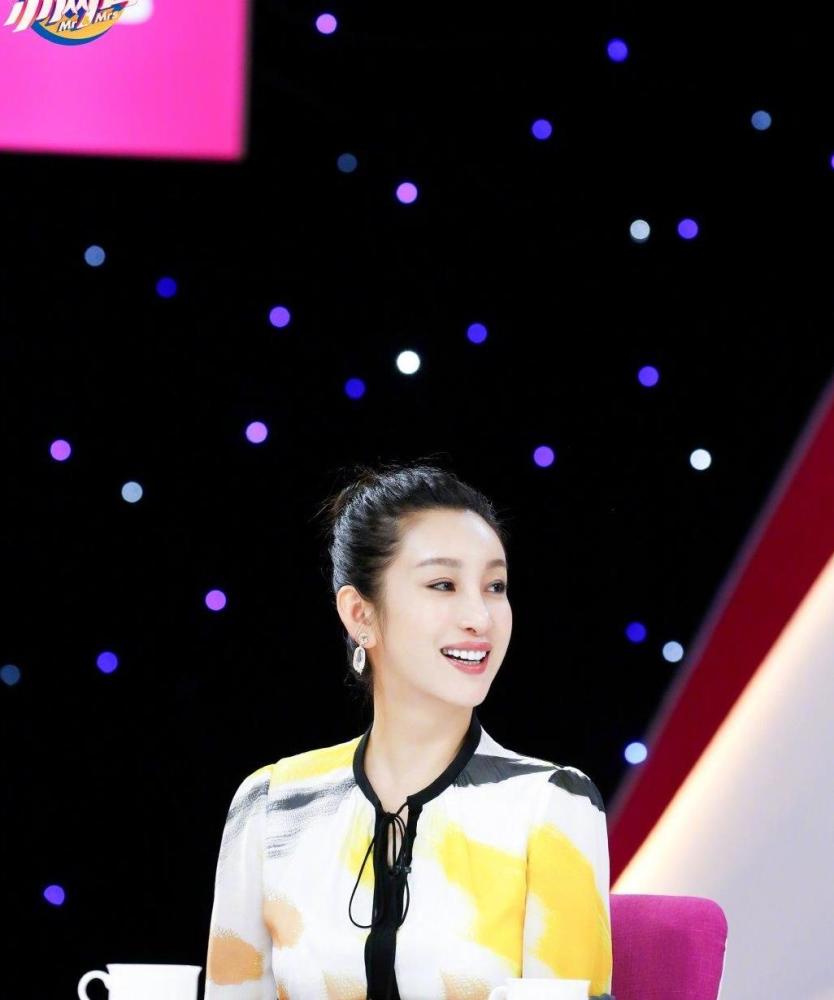 秦海璐夫妻综艺首秀难得同框,霸气造型老公面前却变小女人,般配